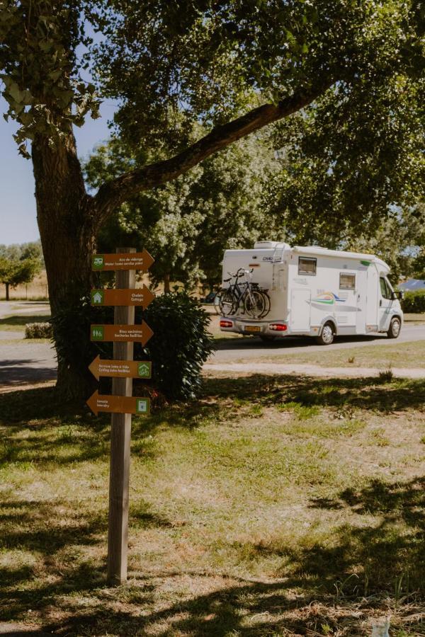 Camping Onlycamp Tours Val De Loire Saint-Avertin Eksteriør bilde